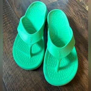 NUU SOL women’s cascade flip-flop sandal